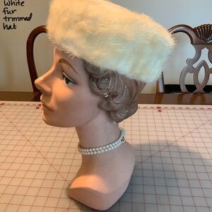 Vintage 1950s Ivory / White Fur sided Hat